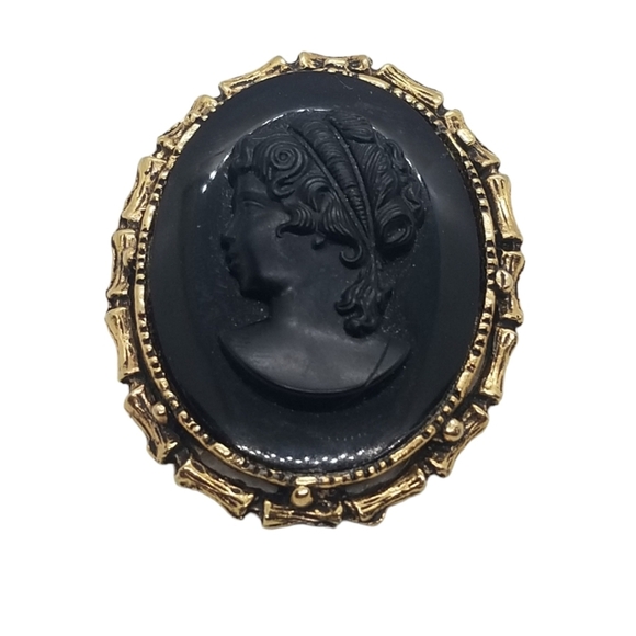VINTAGE VICTORIAN REVIVAL STYLE BLACK GLASS & GOLDTONE CAMEO MOURNING BROOCH - Picture 2 of 4